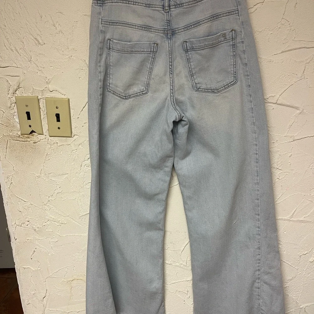 Pilcro Adi Regenerative Cotton Mid Rise Flare Jeans in Safie Wash - Picture 2 of 5